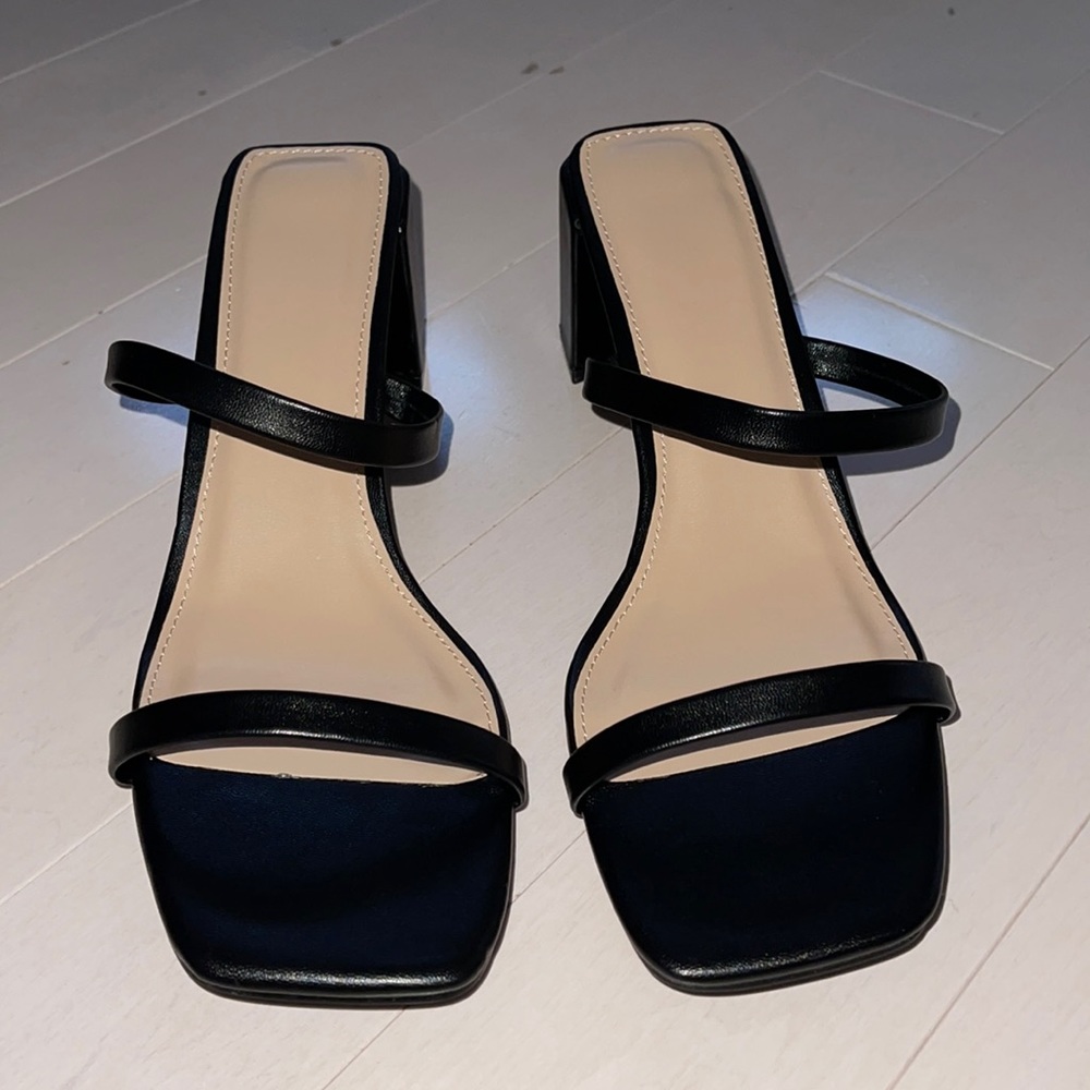 THIN STRAP CHUNKY HEELED MULE SANDALS